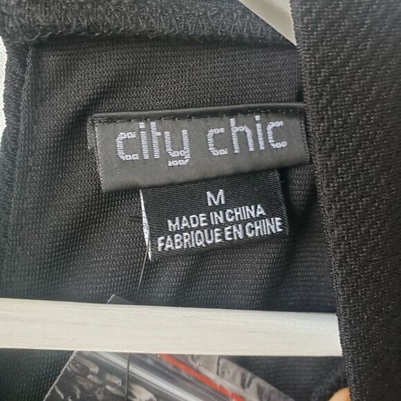 Elegant Black Sleeveless Dress - Picture 6 of 7